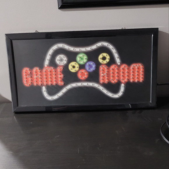 GAME ROOM Game Controller Light Up Flashing LED Sign - Picture 3 of 9